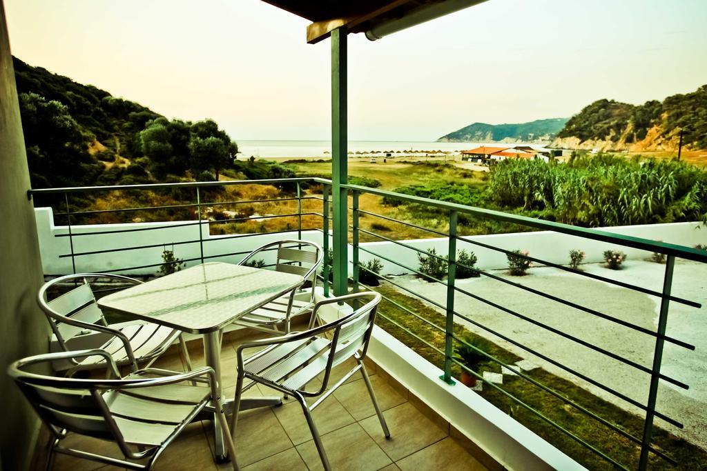 Aselinos Suites Koukounaries Exterior foto