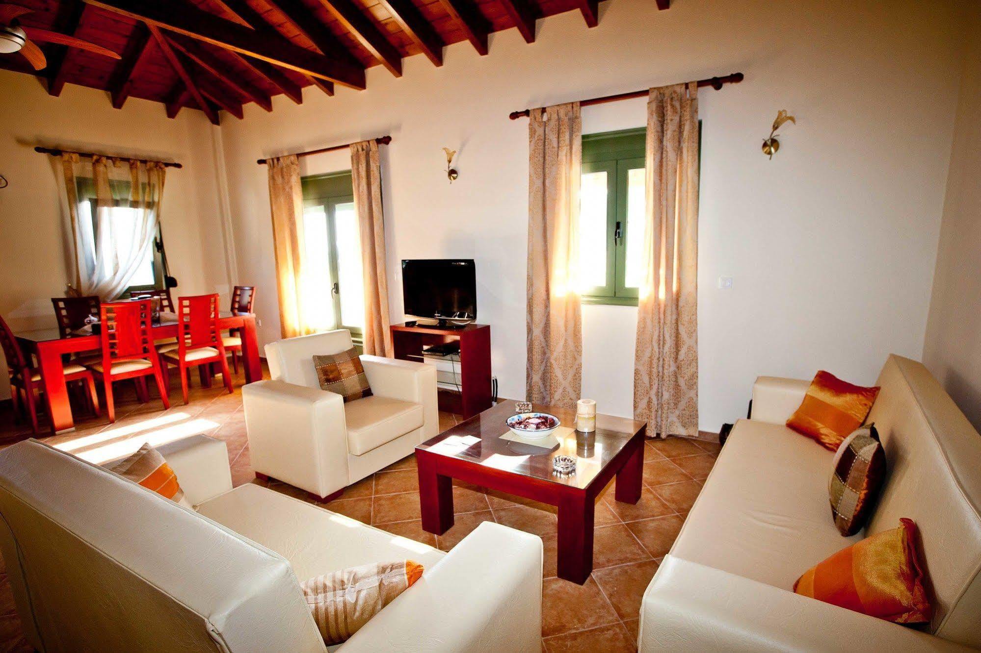 Aselinos Suites Koukounaries Exterior foto