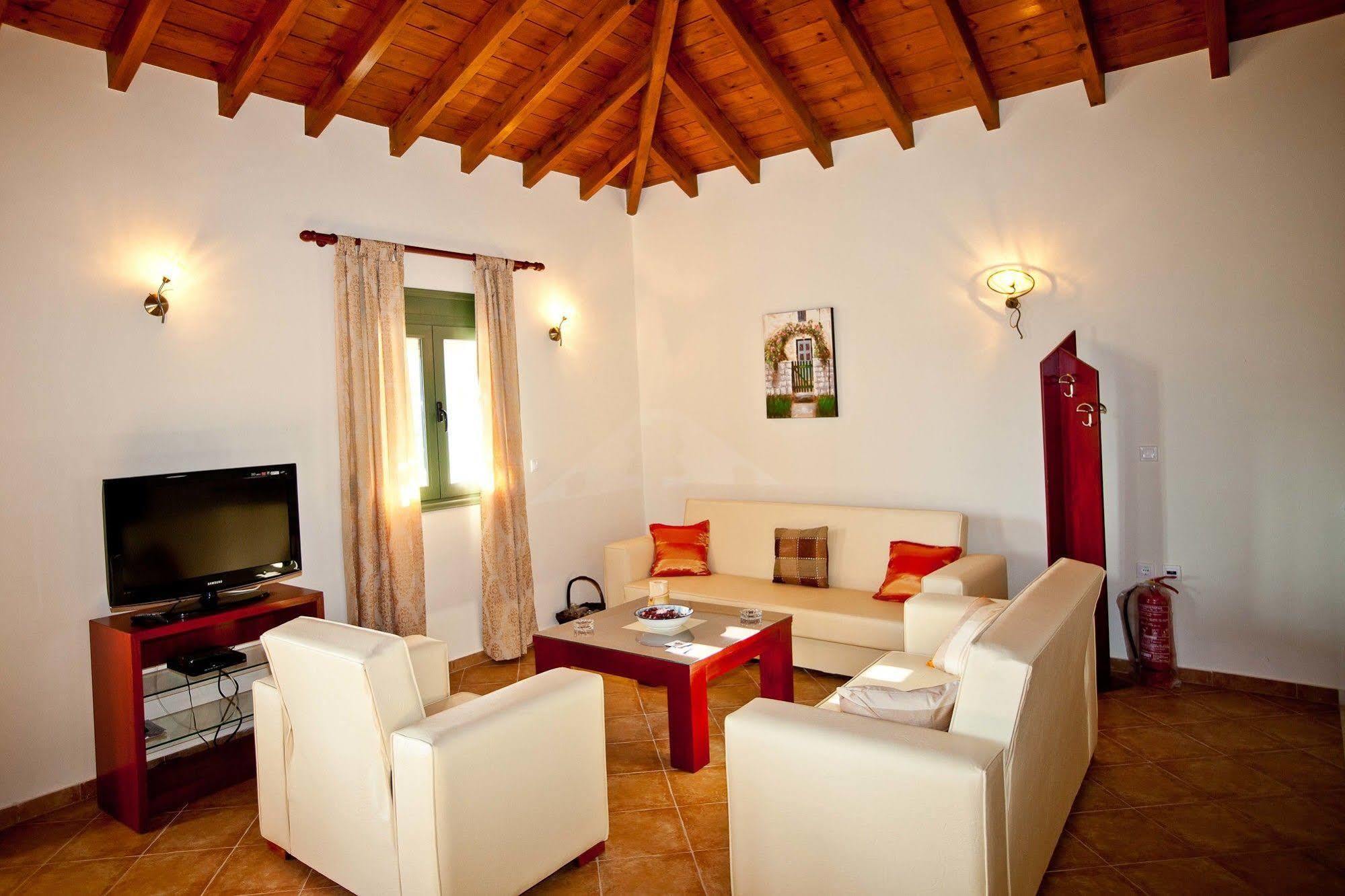Aselinos Suites Koukounaries Exterior foto