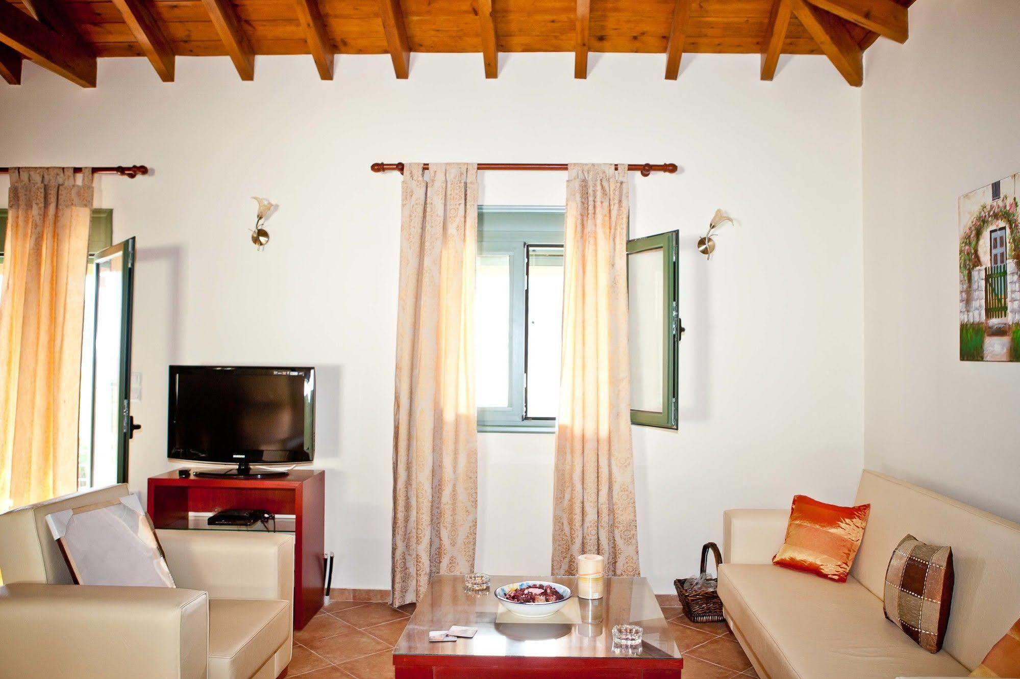 Aselinos Suites Koukounaries Exterior foto