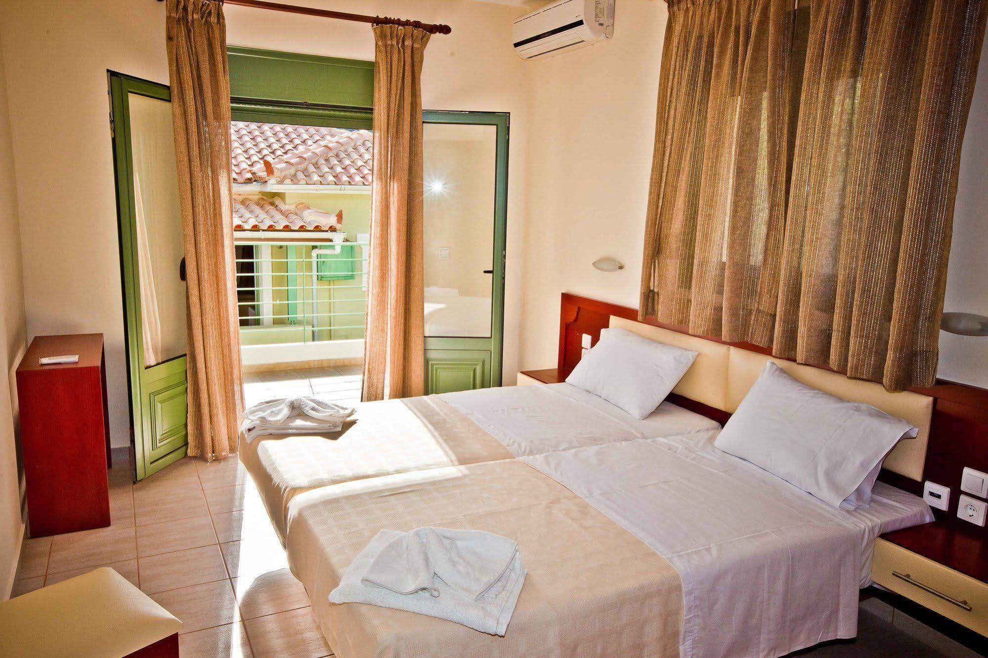 Aselinos Suites Koukounaries Exterior foto
